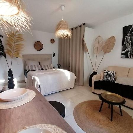 Superbe Studio Ethnique Apartment Hyeres Bagian luar foto