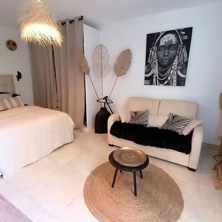 Superbe Studio Ethnique Apartment Hyeres Bagian luar foto