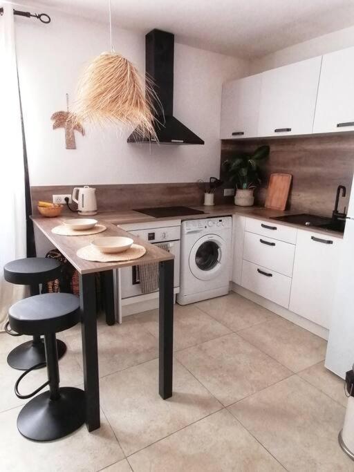 Superbe Studio Ethnique Apartment Hyeres Bagian luar foto