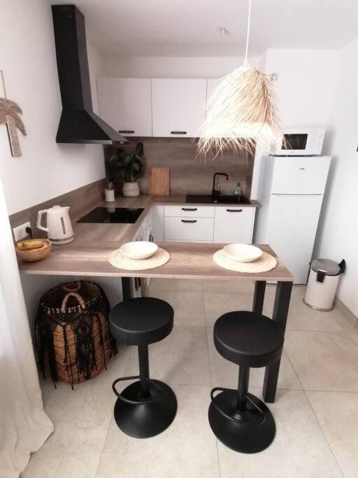 Superbe Studio Ethnique Apartment Hyeres Bagian luar foto